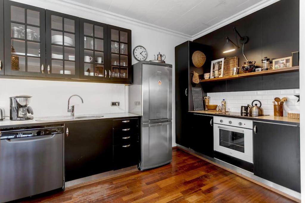 A Few Steps From Rainbow Street Apartment