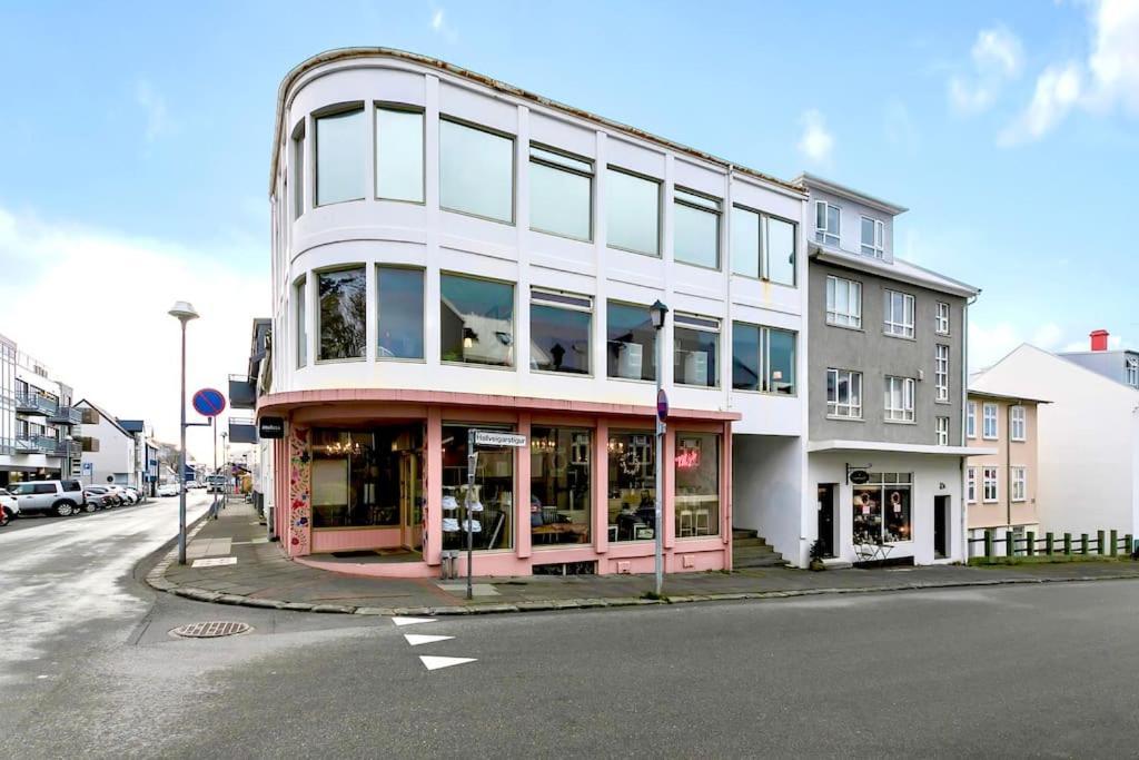 A Few Steps From Rainbow Street Apartment Reykjavik
